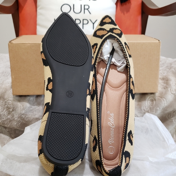 NWT + BOX VENUS CELIA (7) Leopard Slip on flat is easy on and off - Picture 3 of 6